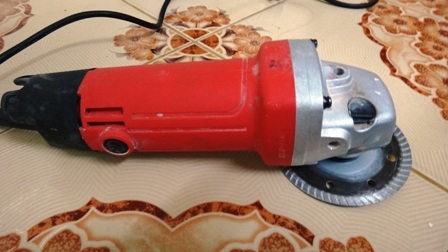เครื่องเจียรไฟฟ้าMaktec MT958 สภาพใหม่มาก ราคาถูก