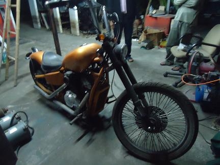 ขายรถมอเตอร์ไซค์ฮอนด้า street400 old school 75000 มีเล่มทะเบียน