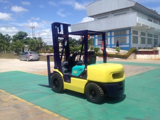 ขายรถยกโฟร์คลิฟท์ดีเซลใช้แล้ว ขนาด 3 ตัน นำเข้าจาก Japan MAKER : KOMATSU ( 3 TONS) MODEL : FD30C-12 DIESEL ENGINE CLUTCH SPEC : 4 M.MAST, FORK LENGTH 1220 MM. ราคา 330,000