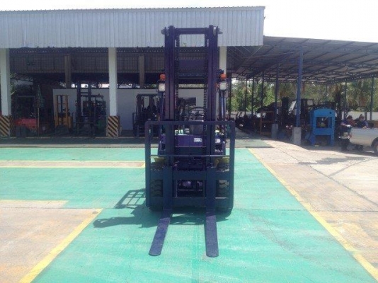 ขายรถยกโฟร์คลิฟท์ดีเซลใช้แล้ว ขนาด 3 ตัน นำเข้าจาก Japan MAKER : KOMATSU ( 3 TONS) MODEL : FD30C-12 DIESEL ENGINE CLUTCH SPEC : 4 M.MAST, FORK LENGTH 1220 MM. ราคา 330,000