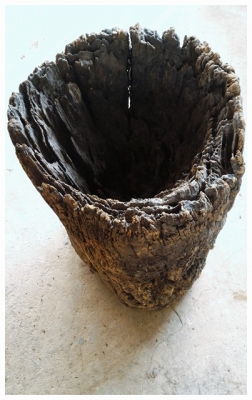 ครกไม้โบราณ ขายพร้อมกับตะกร้าหวายไม้เก่าสวย เนื้อแข็งและหนักมาก เป็นไม้ที่ถูกกฏหมายครับ อายุเกือบจะร้อยปีได้