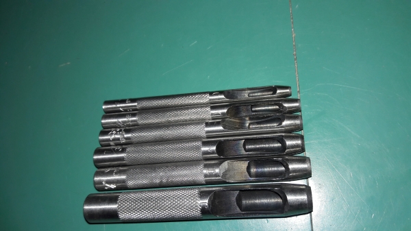 ขายตุ๊ดตู่ตราขวานคู่เจาะหนังผ้าใบยกชุด5ตัว