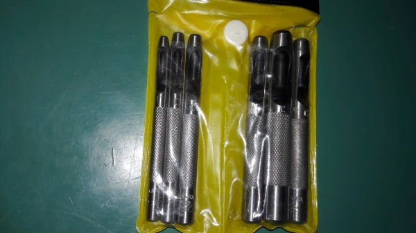 ขายตุ๊ดตู่ตราขวานคู่เจาะหนังผ้าใบยกชุด5ตัว