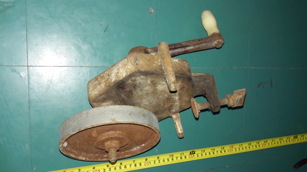 ขายหินเจียรมือหมุนงานเก่าพร้อมใบเจียรขนาด6นิ้ว สภาพดีหนักมากๆ