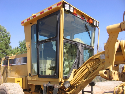 รถเกรด Caterpillar 140H ชั่วโมงน้อย สต็อกจากอเมริกา สนใจโทร. 080-6565422 (หนิง)