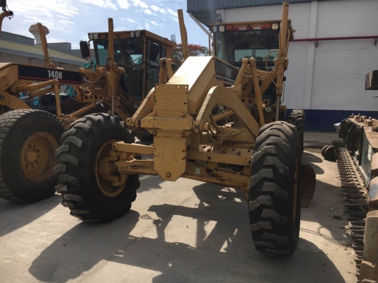 รถเกรด Caterpillar 140H ชั่วโมงน้อย สต็อกจากอเมริกา สนใจโทร. 080-6565422 (หนิง)