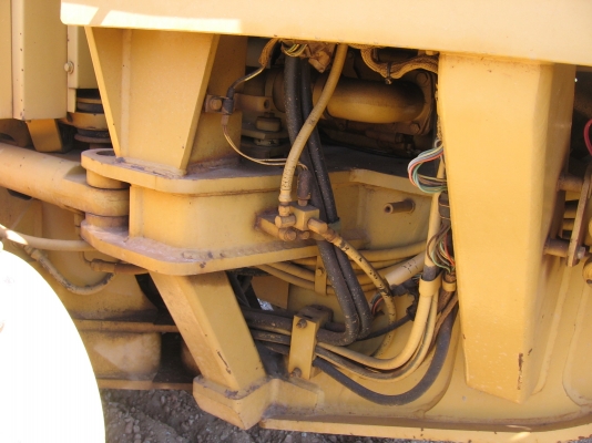 รถเกรด Caterpillar 140H ชั่วโมงน้อย สต็อกจากอเมริกา สนใจโทร. 080-6565422 (หนิง)