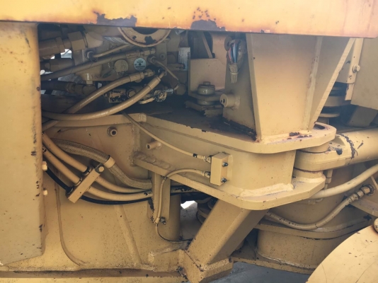 รถเกรด Caterpillar 140H ชั่วโมงน้อย สต็อกจากอเมริกา สนใจโทร. 080-6565422 (หนิง)