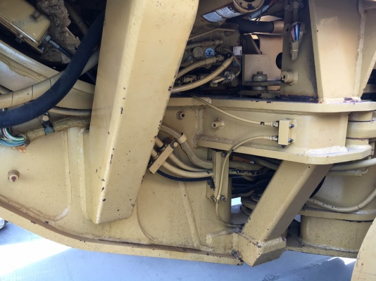 รถเกรด Caterpillar 140H ชั่วโมงน้อย สต็อกจากอเมริกา สนใจโทร. 080-6565422 (หนิง)