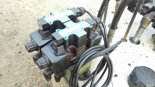 *** Sold *** ปั้มน้ำมันไฮดรอลิคแบบสองตอน มอเตอร์ 7.5 HP ไฟ 380V พร้อมวาล์วคอนโทรลไฟฟ้า AC 220V สภาพใหม่มาเทสได้