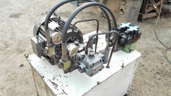 *** Sold *** ปั้มน้ำมันไฮดรอลิคแบบสองตอน มอเตอร์ 7.5 HP ไฟ 380V พร้อมวาล์วคอนโทรลไฟฟ้า AC 220V สภาพใหม่มาเทสได้