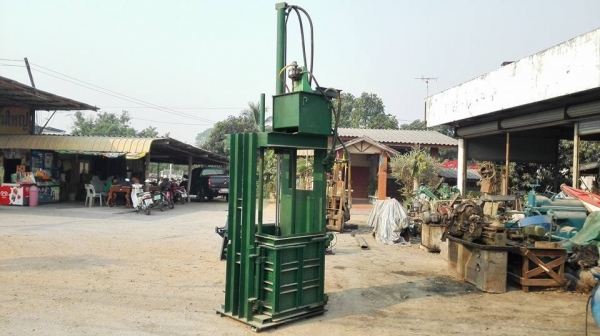 เครื่องอัดกระดาษ อัดได้ 150 kg.สภาพใหม่ใช้งานมาน้อย ไฮดรอลิคมือโยก สมบูรณ์พร้อมใช้มาเทสได้