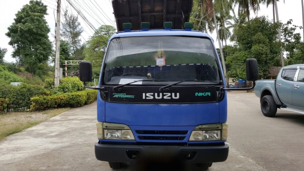 รถอีซูซู 6 ล้อดั้ม NKR 130 แรงม้า. ปี 46.    สนใจติดต่อ  081 - 6079515
