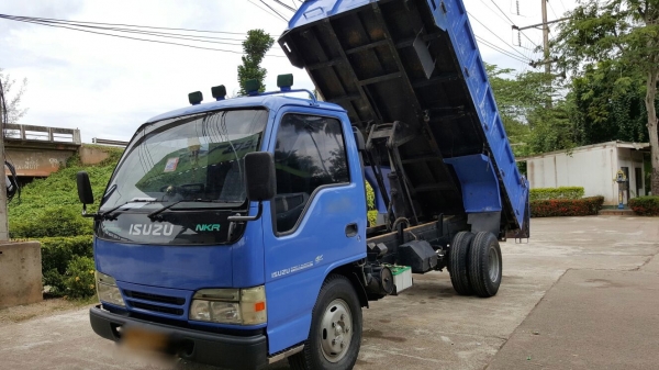 รถอีซูซู 6 ล้อดั้ม NKR 130 แรงม้า. ปี 46.    สนใจติดต่อ  081 - 6079515