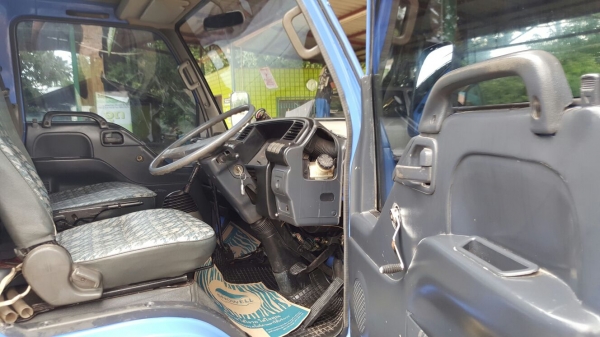 รถอีซูซู 6 ล้อดั้ม NKR 130 แรงม้า. ปี 46.    สนใจติดต่อ  081 - 6079515