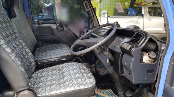 รถอีซูซู 6 ล้อดั้ม NKR 130 แรงม้า. ปี 46.    สนใจติดต่อ  081 - 6079515