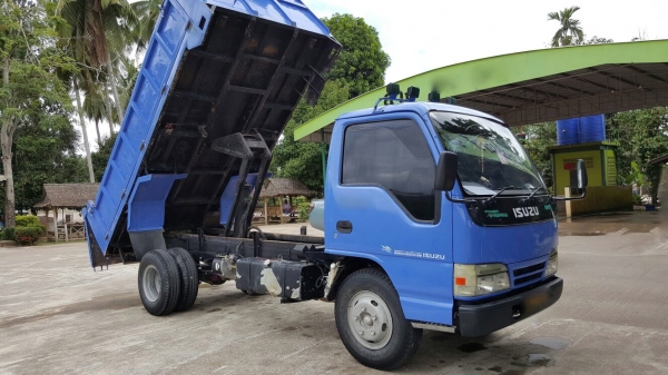 รถอีซูซู 6 ล้อดั้ม NKR 130 แรงม้า. ปี 46.    สนใจติดต่อ  081 - 6079515