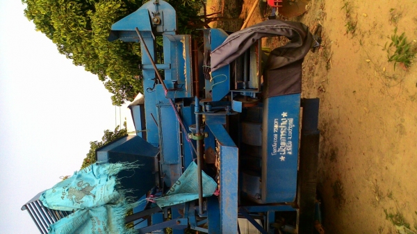 ขายรถไถford77พร้อมเครื่องสีขัาวโพดดันหน้าผาน7 ขายรถไถford77พร้อมเครื่องสีขัาวโพดดันหน้าผาน7