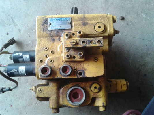 ปั๊มไฮโดรลิค ยี่ห้อ KAWASAKI รุ่น K4V ราคา 37,000 บาท