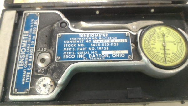 เครื่องเทสวัดแรงดึงของสายเคเบิ้ลที่ใช้ในระบบของเครื่องบิน ผลิตที่ อเมริกา