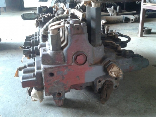 คอนโทรลวาวล์ คอนโทรลสำหรับรถขุด HITACHI EX120-2-3  ของเก่านอก ราคา 42,000 บาท