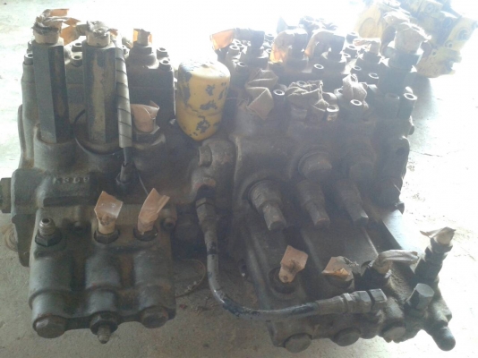 คอนโทรลวาวล์ คอนโทรลสำหรับรถขุด HITACHI EX120-2-3  ของเก่านอก ราคา 42,000 บาท