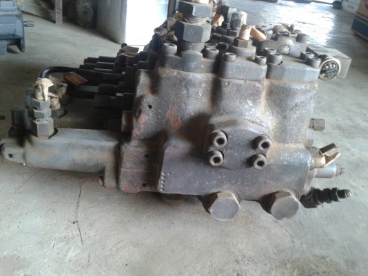 คอนโทรลวาวล์ คอนโทรลสำหรับรถขุด HITACHI EX120-2-3  ของเก่านอก ราคา 42,000 บาท