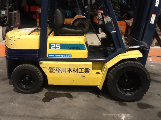 แหล่งรวมรถโฟลค์ลิฟท์มีงาเทอิ้งค์ฟอร์คกระดกได้เทได้ใส่บุ๊งกี๋ภาคตะวันออกสำหรับตักยางก้อนยางพาราและยางถ้วย