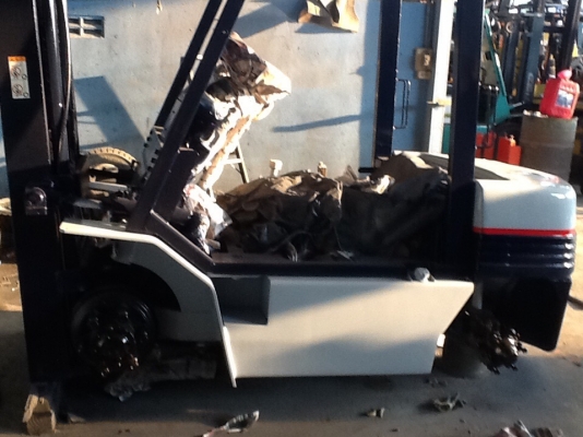 แหล่งรวมรถโฟลค์ลิฟท์มีงาเทอิ้งค์ฟอร์คกระดกได้เทได้ใส่บุ๊งกี๋ภาคตะวันออกสำหรับตักยางก้อนยางพาราและยางถ้วย