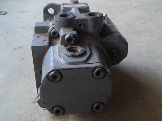 ขายปั๊มไฮโดรลิคสำหรับรถขุดเล็ก KOMATSU 20-30 ระบบปั๊มนิ้ว ยี่ห้อ UCHIDA  เฟืองต่อยอยมีขนาด 19 ซม. จำนวน 11 ซี่ ราคา 36,000 บาท