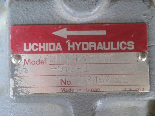 ขายปั๊มไฮโดรลิคสำหรับรถขุดเล็ก KOMATSU 20-30 ระบบปั๊มนิ้ว ยี่ห้อ UCHIDA  เฟืองต่อยอยมีขนาด 19 ซม. จำนวน 11 ซี่ ราคา 36,000 บาท