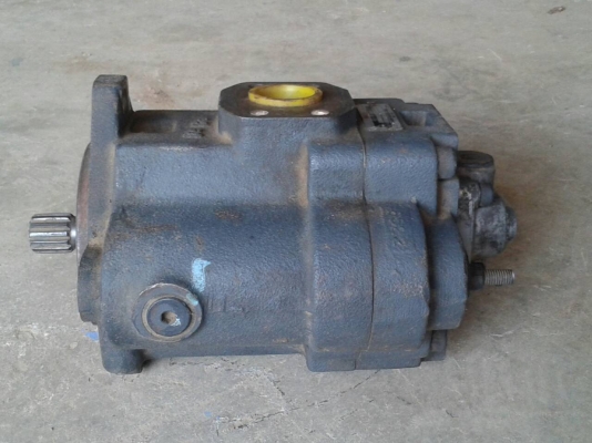 ขายปั๊มไฮโดรลิคสำหรับรถขุด HITACHI IHI AIRMAN KUBOTA 20 มีฟันเฟือง 13 ซี่ ราคา 36,000 บาท