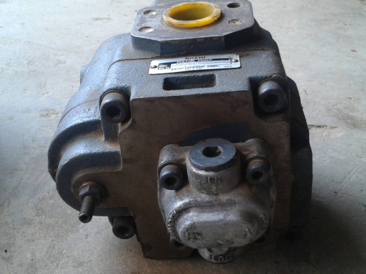 ขายปั๊มไฮโดรลิคสำหรับรถขุด HITACHI IHI AIRMAN KUBOTA 20 มีฟันเฟือง 13 ซี่ ราคา 36,000 บาท