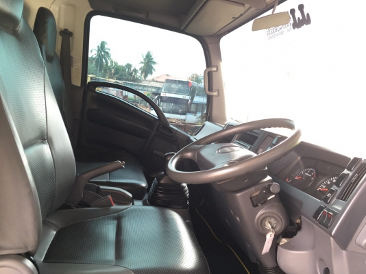 ขายISUZU 6ล้อ NQR 175  EURO 3 รุ่นหน้าตึกเครื่อง 175 เเรง เครื่องคอมมอลเรล ตู้เเห้งเปิดได้3บานจดทะเบียนปี 2557 (2014) ยาว5,6เมตร สภาพสวยใครต้องการไม่ผิดหวังราคา970,000บาทจัดไฟเเนนได้ดูรถได้ที่เต็นท์รถ JJ.AUTOCAR 2 หลังวัดจันทรารามติดถนนเพชรเกษมก.ม.ที่68.5