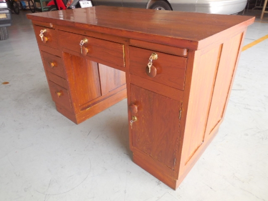 โต๊ะบัญชีเก่า ไม้สักทอง โต๊ะบัญชีเก่า ไม้สักทอง