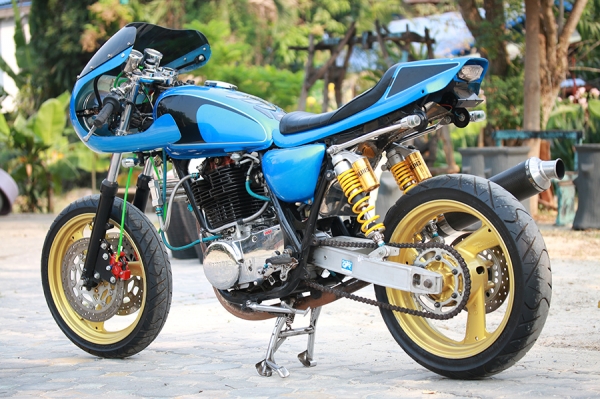 Yamaha Sr400 ปี2002