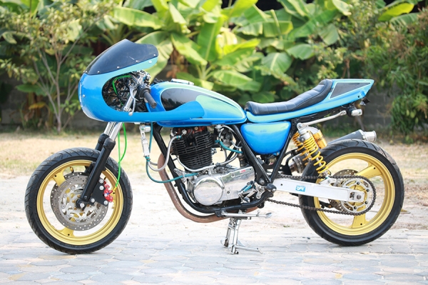 Yamaha Sr400 ปี2002
