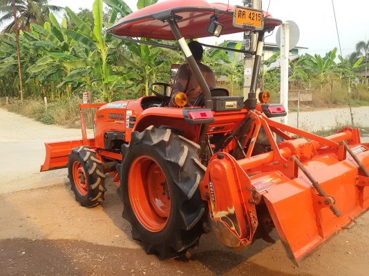 หาชื้อรถไถคูโบต้าL3608 มาหาเราครับมีไบมีดตราช้าง และโลตาลี้ตราช้าง164 เมตร ราคา295000บาท ทะเบียนพร้อมๆ ใช้งานสายๆครับสนใจ โทร0813655997 อำพร พาเจริญ