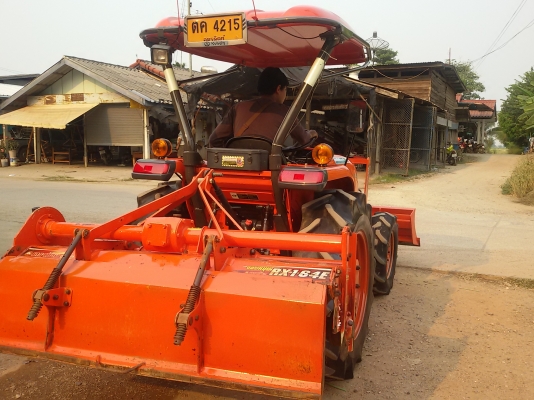 หาชื้อรถไถคูโบต้าL3608 มาหาเราครับมีไบมีดตราช้าง และโลตาลี้ตราช้าง164 เมตร ราคา295000บาท ทะเบียนพร้อมๆ ใช้งานสายๆครับสนใจ โทร0813655997 อำพร พาเจริญ