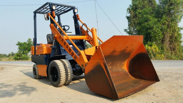 ขายด่วน รถตัก TOYOTA 5SGตัก1.2ตัน1.2คิวยกสูง3เมตรรถนอกเพิ่งนำเข้ามายังไม่เคยใช้งานในเมืองไทยเลยซื้อ1คันแถม1คันจักรยาน