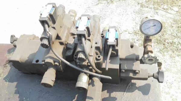 ปั้มน้ำมันไฮดรอลิค แบบปั้มสองหัวขนาดใหญ่ มอเตอร์ 30 HP 380V ถังจุ 1000 ลิตร พร้อมออยคูลเลอร์ วาล์วคอนโทรลไฟฟ้า สภาพสวยวิ่งนิ่มปั้มดีพร้อมใช้งาน