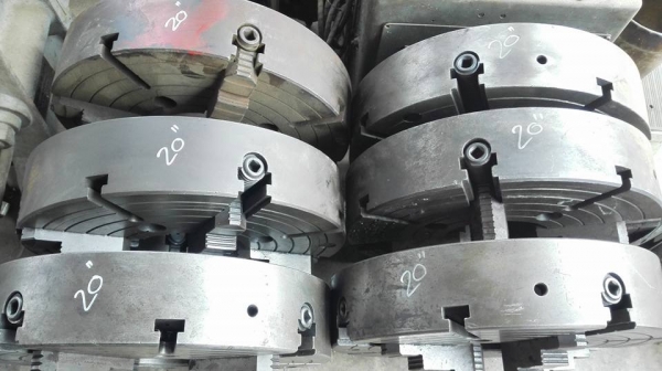 สี่จับอิสระ UNIVERSAL ขนาด 20" สภาพใหม่สดแน่นฟันคมๆทุกตัวมาเทสได้เลย.