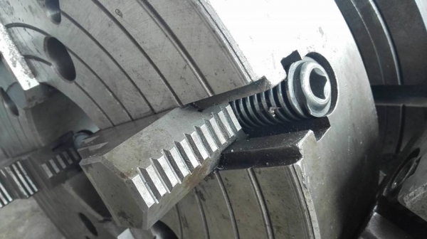 สี่จับอิสระ UNIVERSAL ขนาด 20" สภาพใหม่สดแน่นฟันคมๆทุกตัวมาเทสได้เลย.