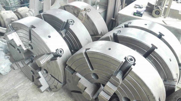 สี่จับอิสระ UNIVERSAL ขนาด 20" สภาพใหม่สดแน่นฟันคมๆทุกตัวมาเทสได้เลย.