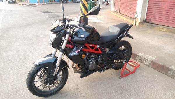 ขายคับ BENELLI TNT300S ปี2015 รถวิ่งมา 11,000 โล สภาพพร้อมใช้ เอาไปขี่ได้เลย รถไม่เคยชน ศูนย์ตรง book service ครบ กุญแจ3 ดอก ยางหน้า-หลัง โซ่ สเตอร์เต็ม ราคา 97500 บาท ส่งได้ทั่วไทยคับ สนใจติดต่อ 081-0578282 FACEBOOK ชาญณรงค์ ป๊อป ชัยอมฤต ไอดีไลน์ POPBIGB