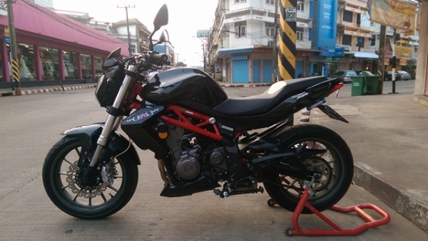 ขายคับ BENELLI TNT300S ปี2015 รถวิ่งมา 11,000 โล สภาพพร้อมใช้ เอาไปขี่ได้เลย รถไม่เคยชน ศูนย์ตรง book service ครบ กุญแจ3 ดอก ยางหน้า-หลัง โซ่ สเตอร์เต็ม ราคา 97500 บาท ส่งได้ทั่วไทยคับ สนใจติดต่อ 081-0578282 FACEBOOK ชาญณรงค์ ป๊อป ชัยอมฤต ไอดีไลน์ POPBIGB