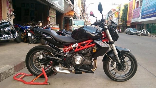 ขายคับ BENELLI TNT300S ปี2015 รถวิ่งมา 11,000 โล สภาพพร้อมใช้ เอาไปขี่ได้เลย รถไม่เคยชน ศูนย์ตรง book service ครบ กุญแจ3 ดอก ยางหน้า-หลัง โซ่ สเตอร์เต็ม ราคา 97500 บาท ส่งได้ทั่วไทยคับ สนใจติดต่อ 081-0578282 FACEBOOK ชาญณรงค์ ป๊อป ชัยอมฤต ไอดีไลน์ POPBIGB