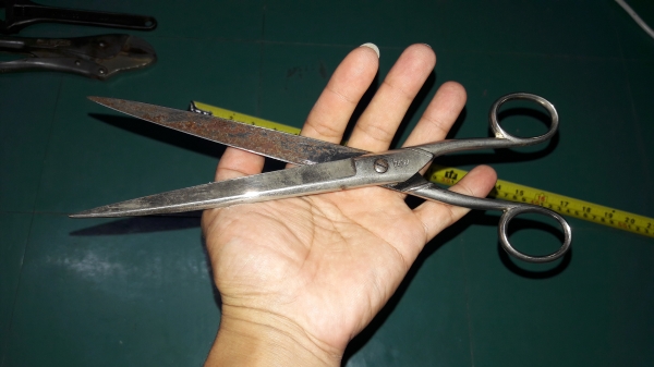 ขายกรรไกรberko STAHL ตัดผ้าตัดกระดาษเก่าเก็บเหล็กทั้งตัวยาว10" ขายกรรไกรberko STAHL ตัดผ้าตัดกระดาษเก่าเก็บเหล็กทั้งตัวยาว10"