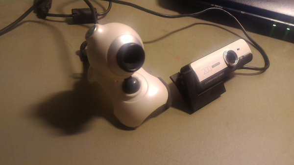 กล้องเวปแคมต่อกับคอมพิวเตอร์  2 ตัว ใหม่ๆ ตามภาพ เสียบสาย USB พร้อมใช้