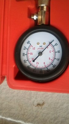 ชุดเครื่องมือวัดทดสอบแรงอัดของกระบอกสูบในเครื่องยนต์ หรือนำไปใช้งานด้านอื่นๆที่ต้องการ แสดงผลเป็นแบบหน้าปัดเข็ม มีสาย อุปกรณ์ข้อต่อต่างๆ ให้ครบ